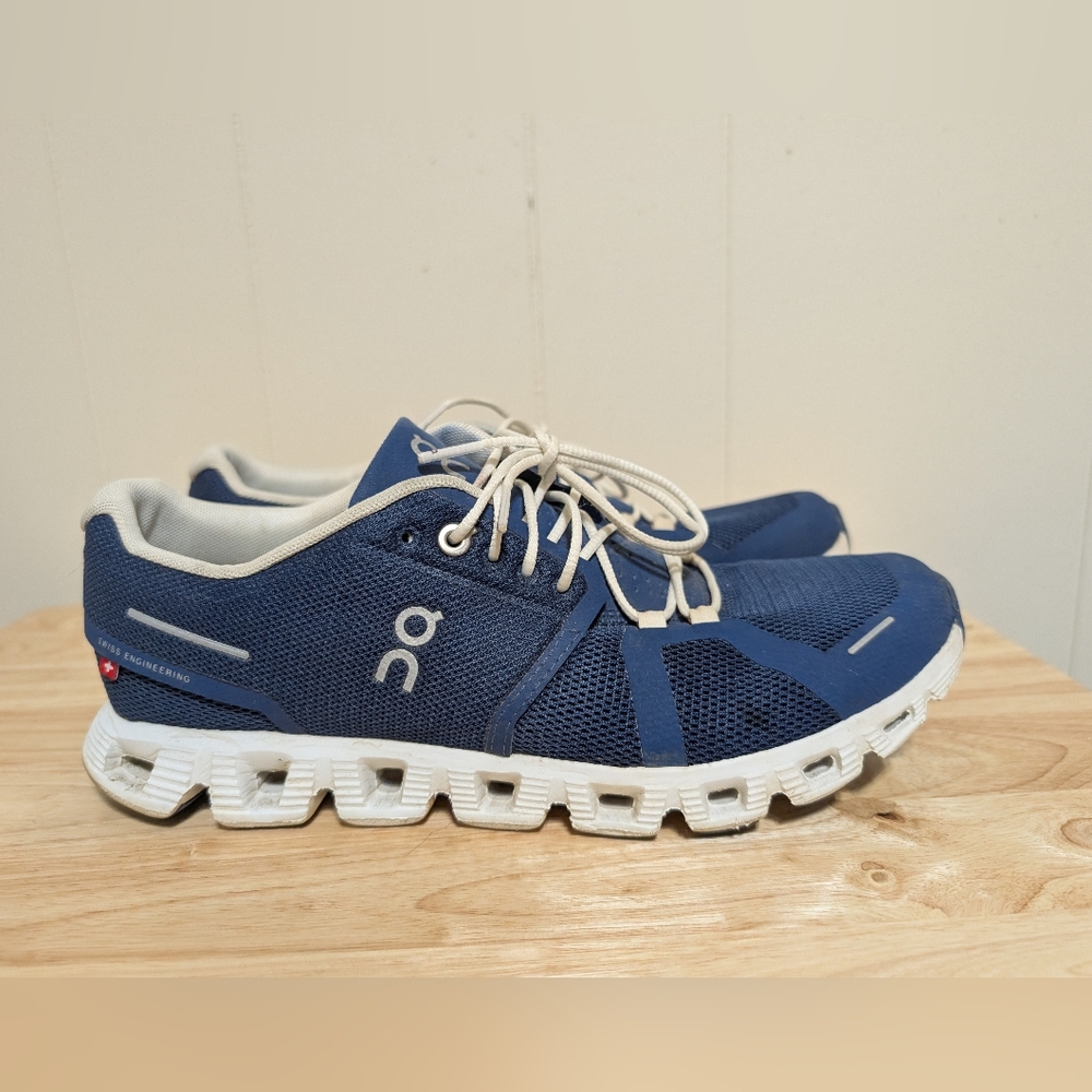 On Cloud women's Running Shoes